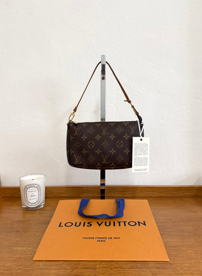 LV POCHETTE
