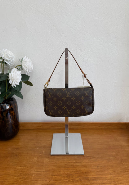 LV POCHETTE