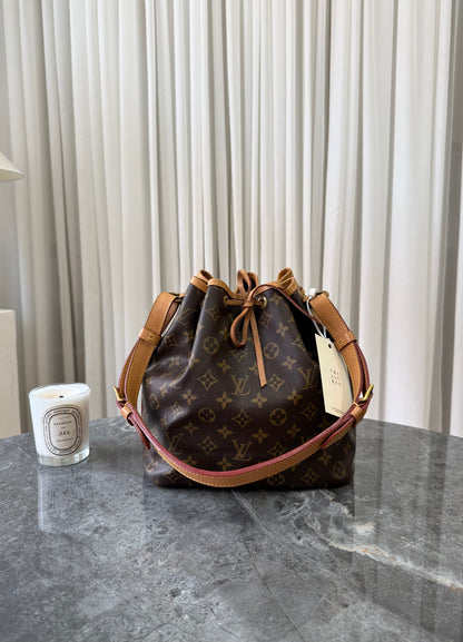 LV PETIT NOÉ MONOGRAM BUCKET BAG