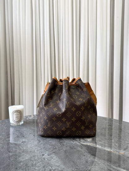 LV PETIT NOÉ MONOGRAM BUCKET BAG