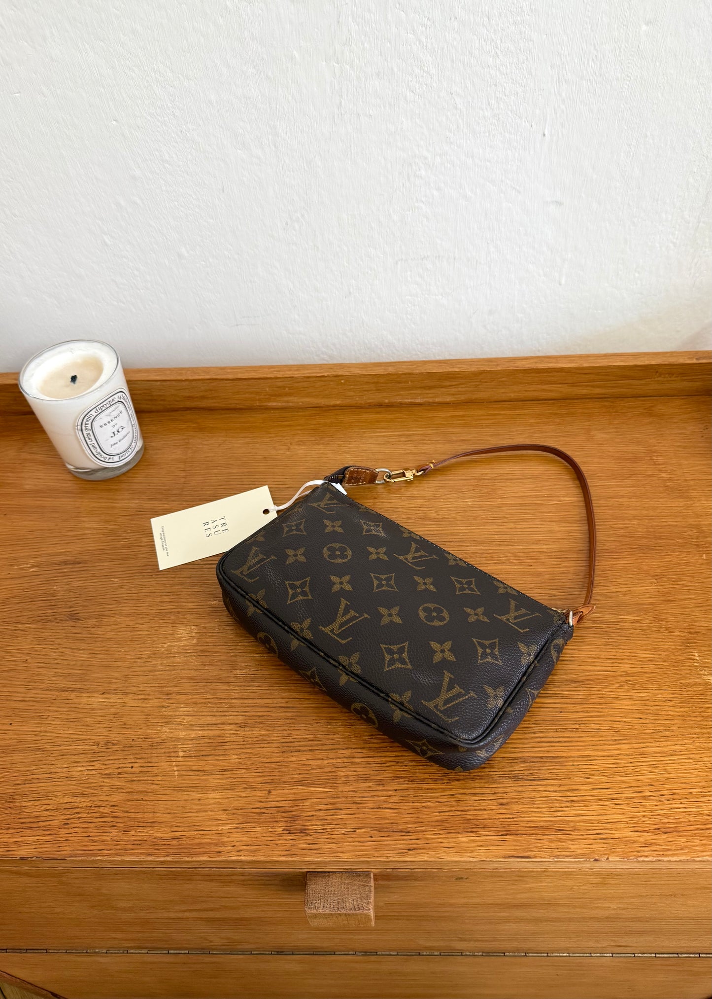 LV POCHETTE 303