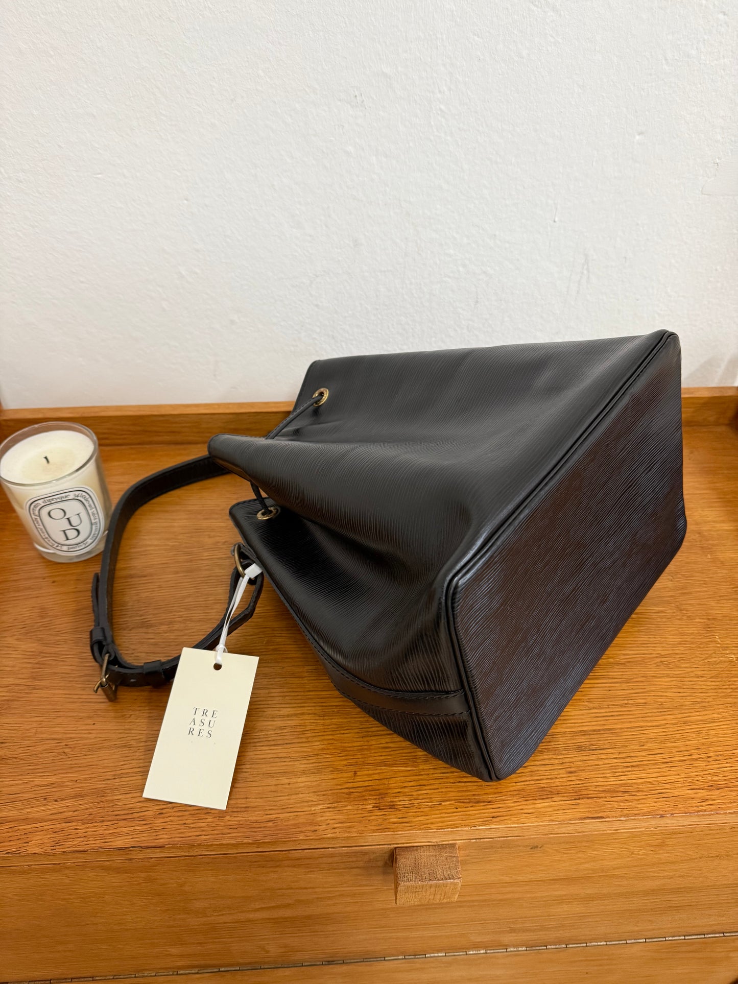LV EPI PETIT NOÉ BLACK BUCKET BAG
