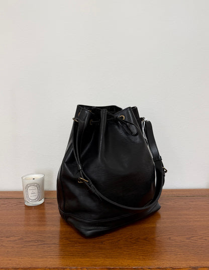 LV EPI NOÉ BLACK BUCKET BAG