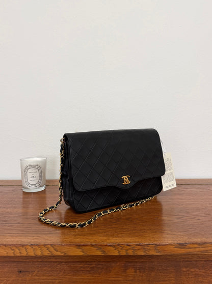 CHANEL BLACK TWIST LOCK FLAP BAG LAMBSKIN GOLD HW