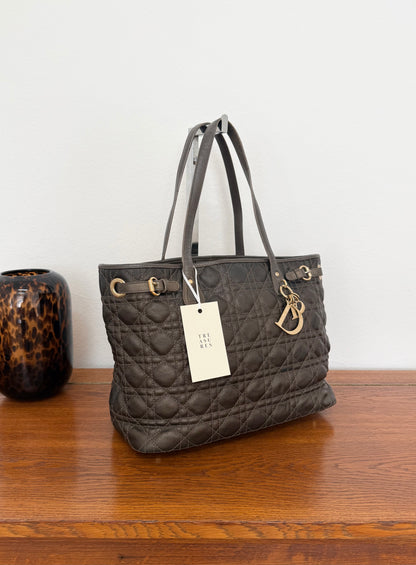 Dior Panarea tote z hnědého coated canvasu Cannage se zlatým hardwarem, foto 4