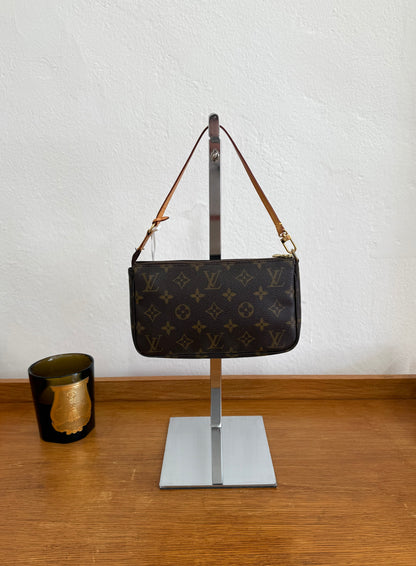 LV POCHETTE