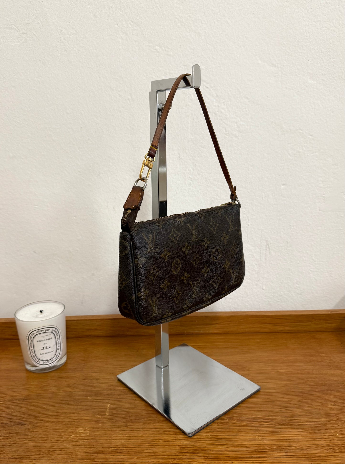 LV POCHETTE
