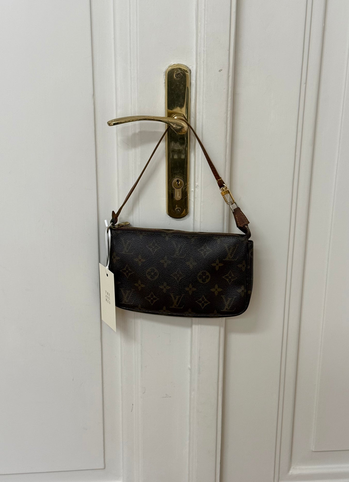 LV POCHETTE