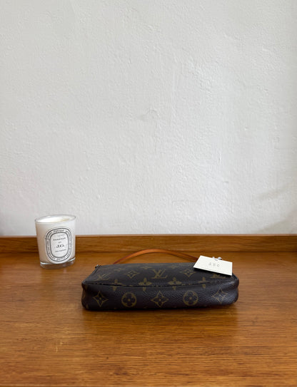 LV POCHETTE 273
