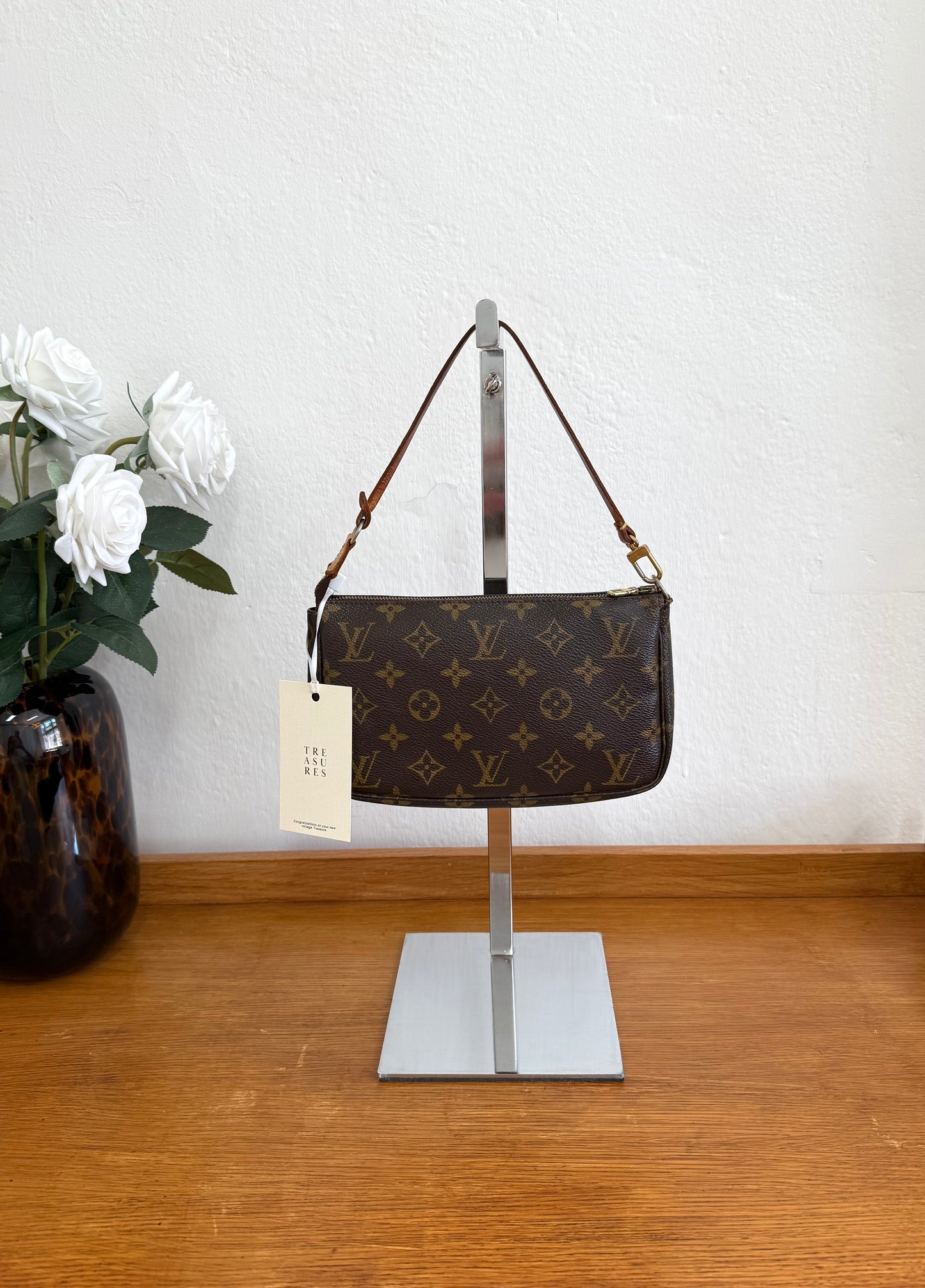 LV POCHETTE