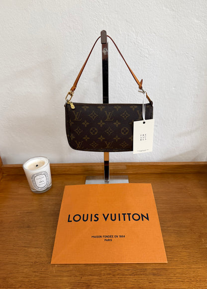 LV POCHETTE 273