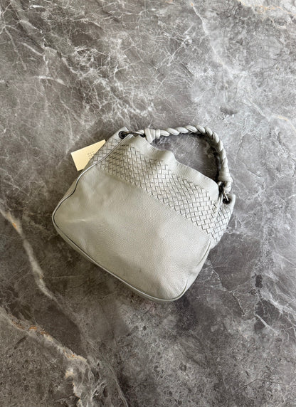 Bottega Veneta hobo z kůže Intrecciato ve světle šedé barvě, foto 9