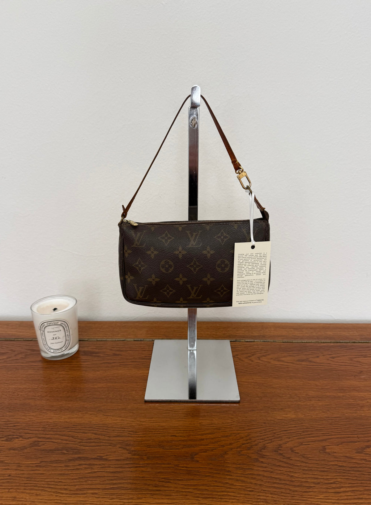 LV Pochette