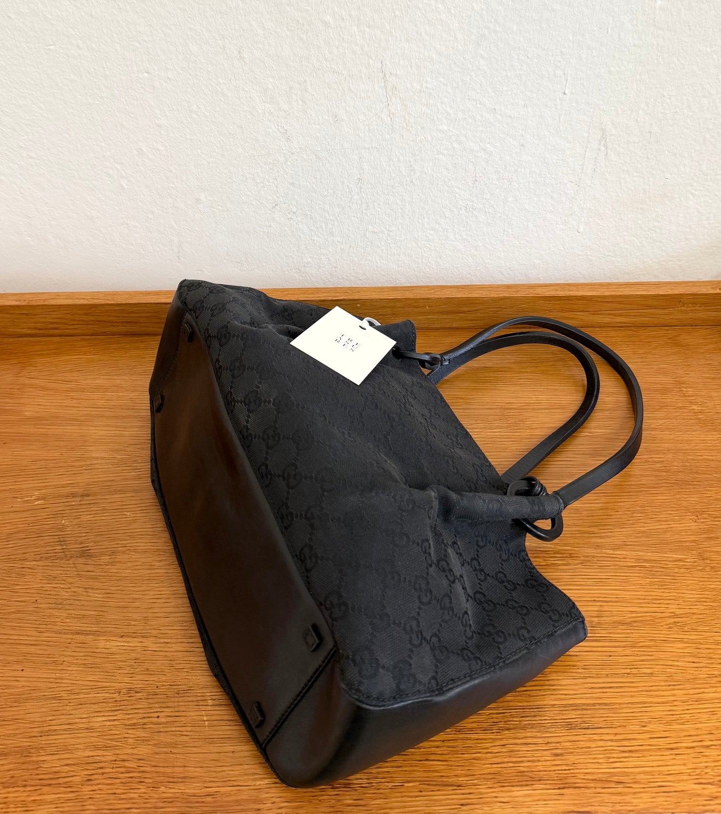 GUCCI GG SHOULDER BAG BLACK WITH POUCH