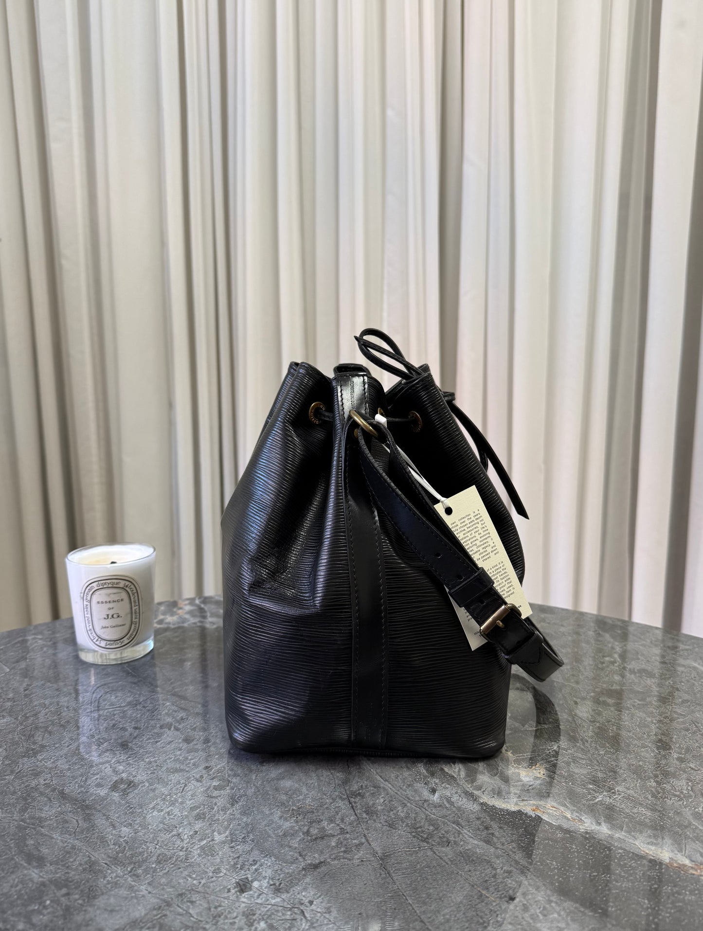 LV EPI PETIT NOÉ BLACK BUCKET BAG