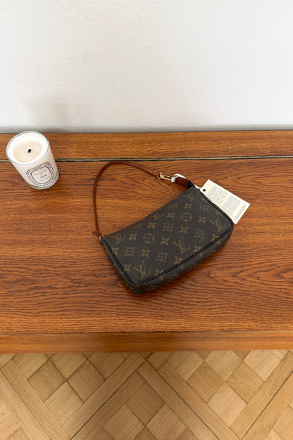LV Pochette