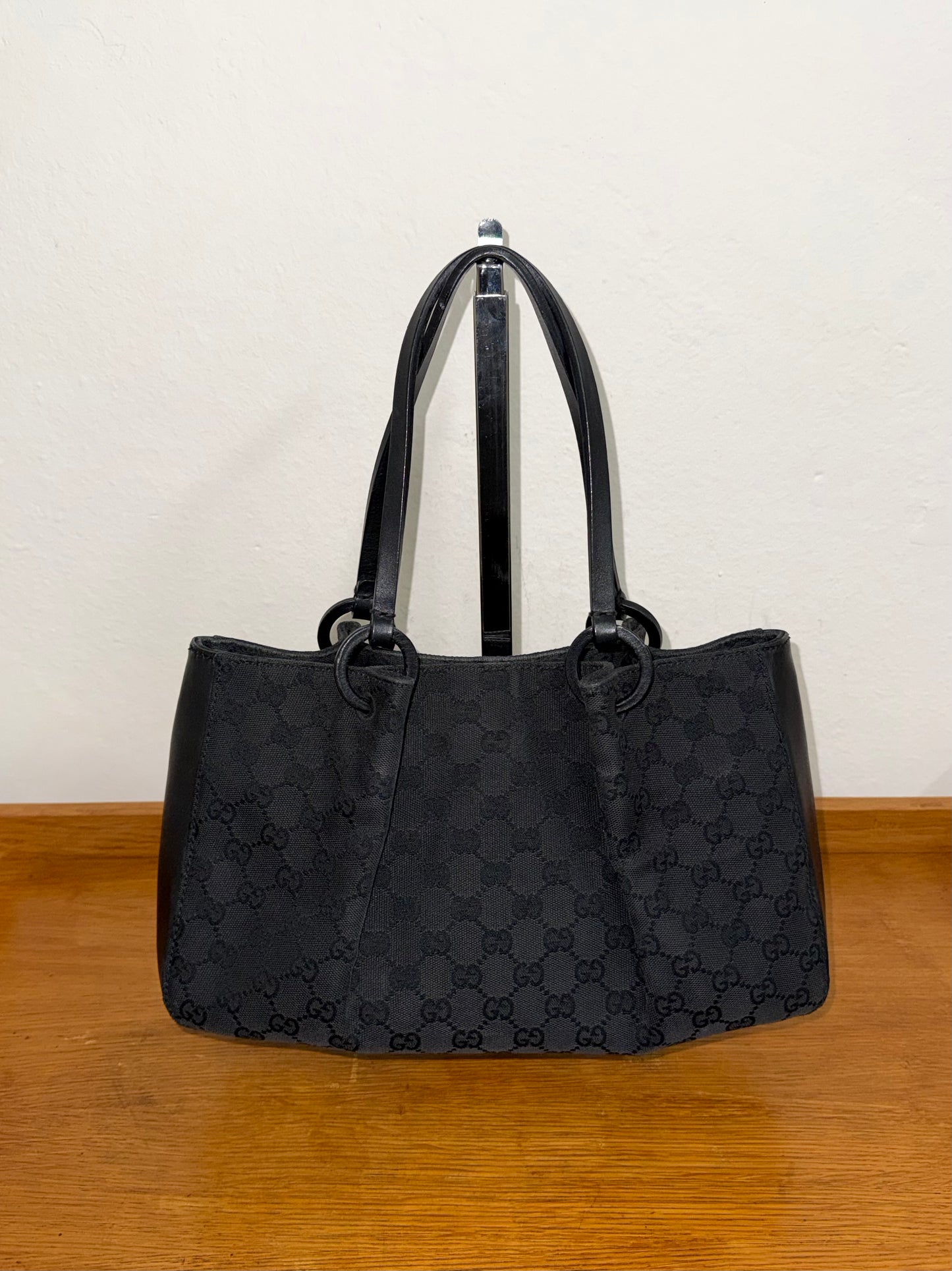 GUCCI GG SHOULDER BAG BLACK WITH POUCH