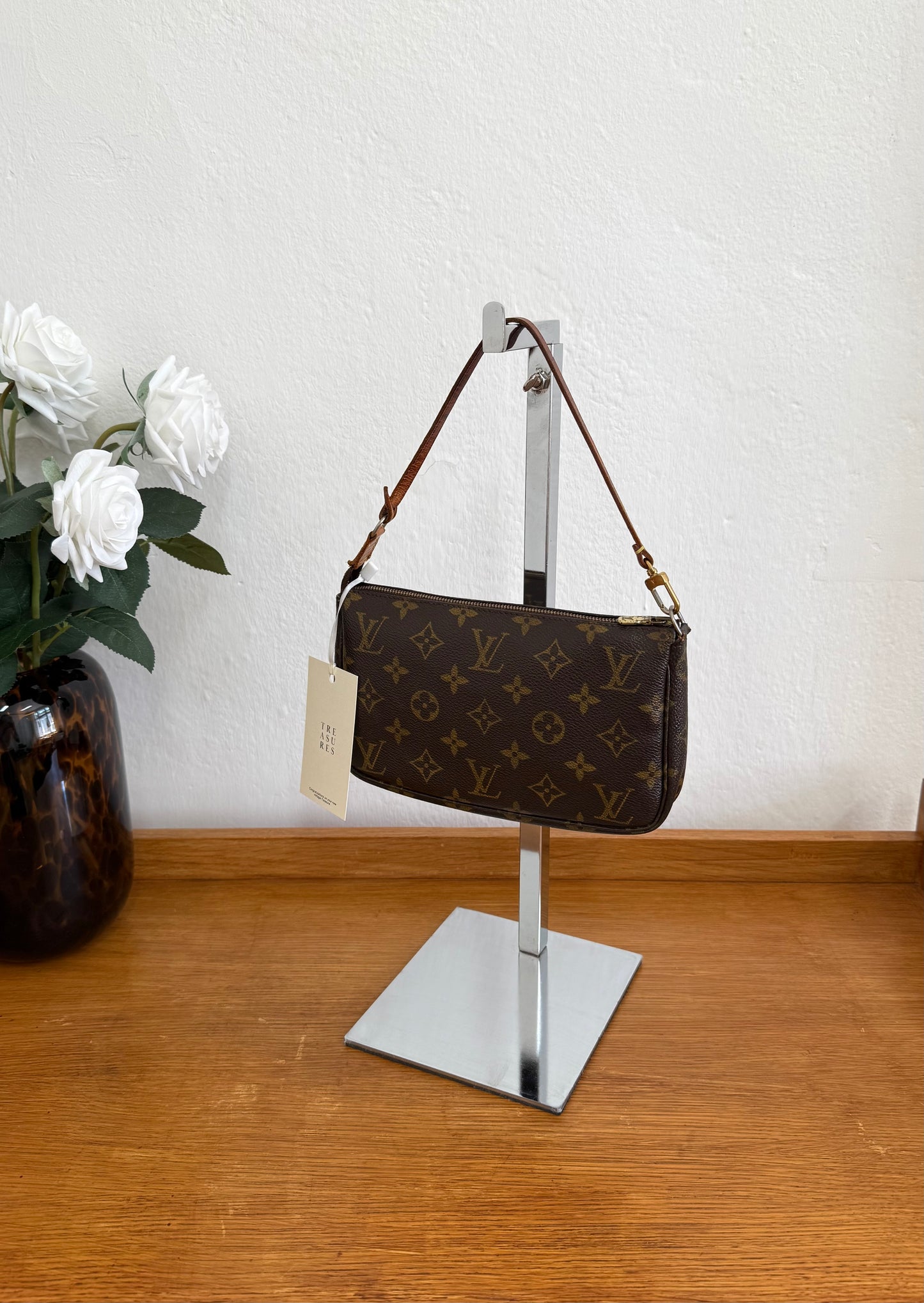 LV POCHETTE