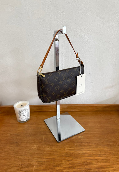 LV POCHETTE 273