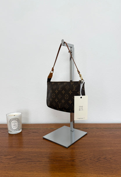 LV POCHETTE 302