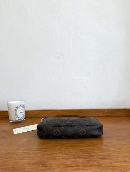 LV POCHETTE 303