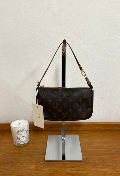 LV POCHETTE