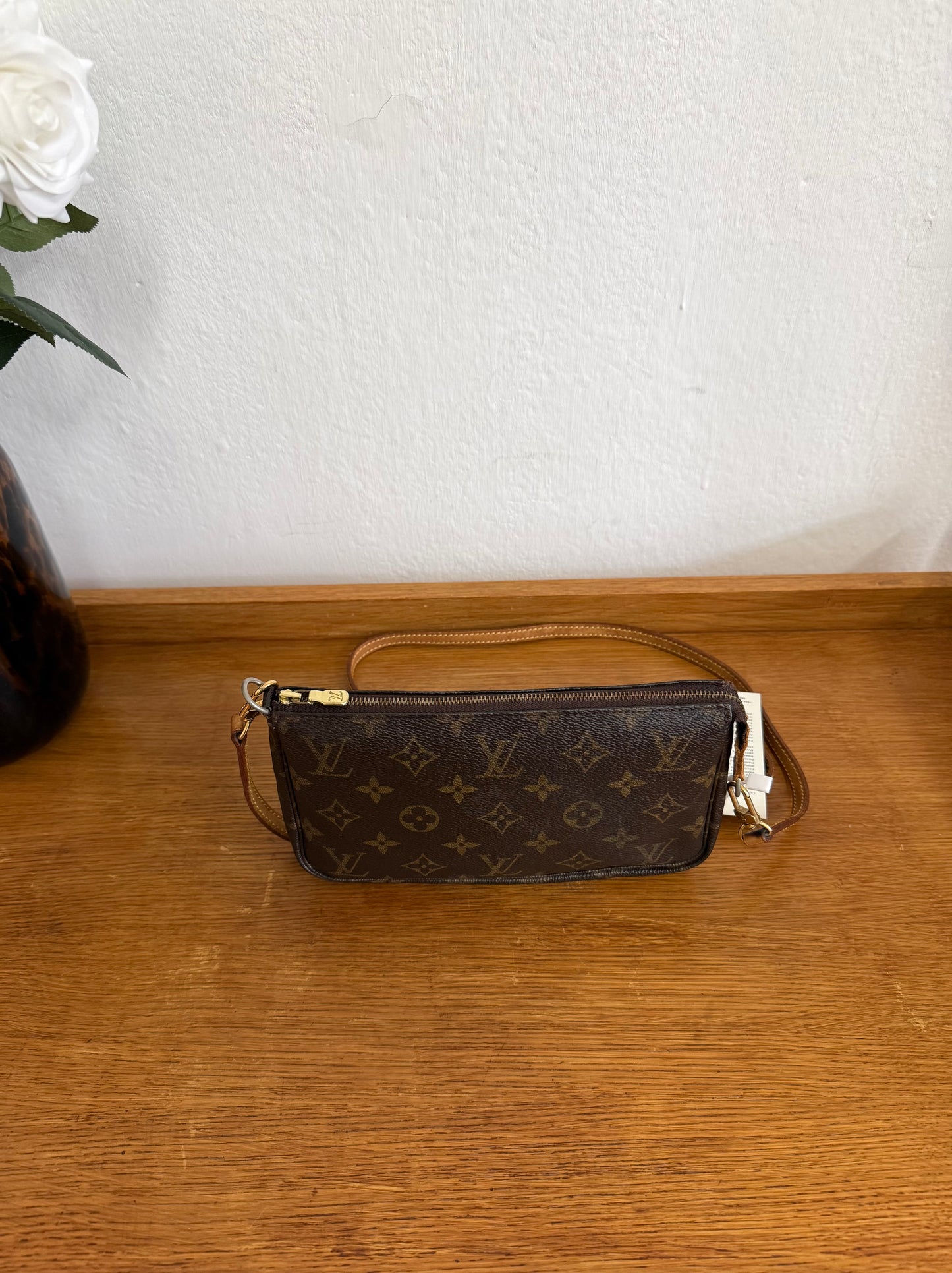 LV POCHETTE