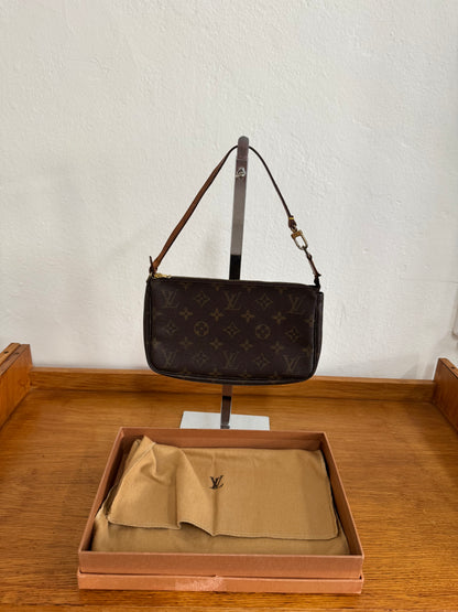 LV POCHETTE