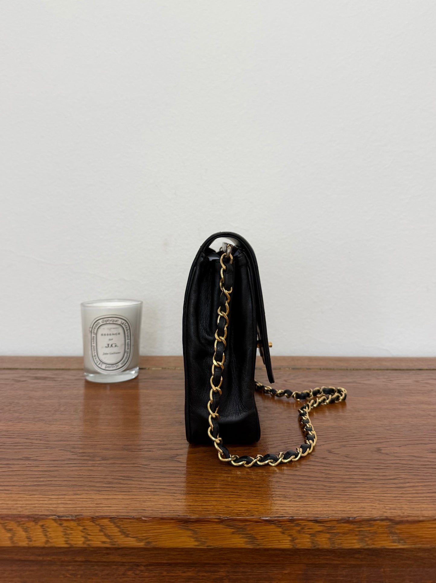 CHANEL BLACK TWIST LOCK FLAP BAG LAMBSKIN GOLD HW
