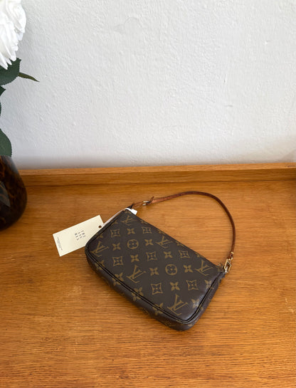 LV POCHETTE
