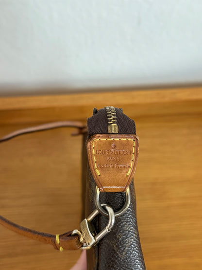 LV POCHETTE