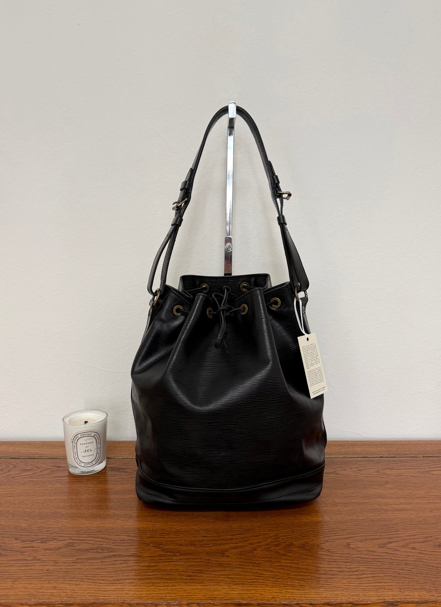LV EPI NOÉ BLACK BUCKET BAG