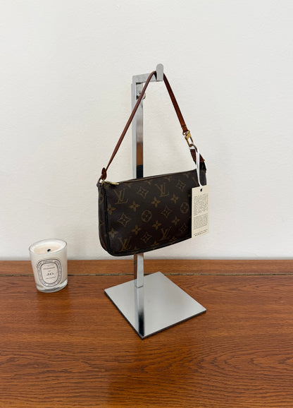 LV Pochette