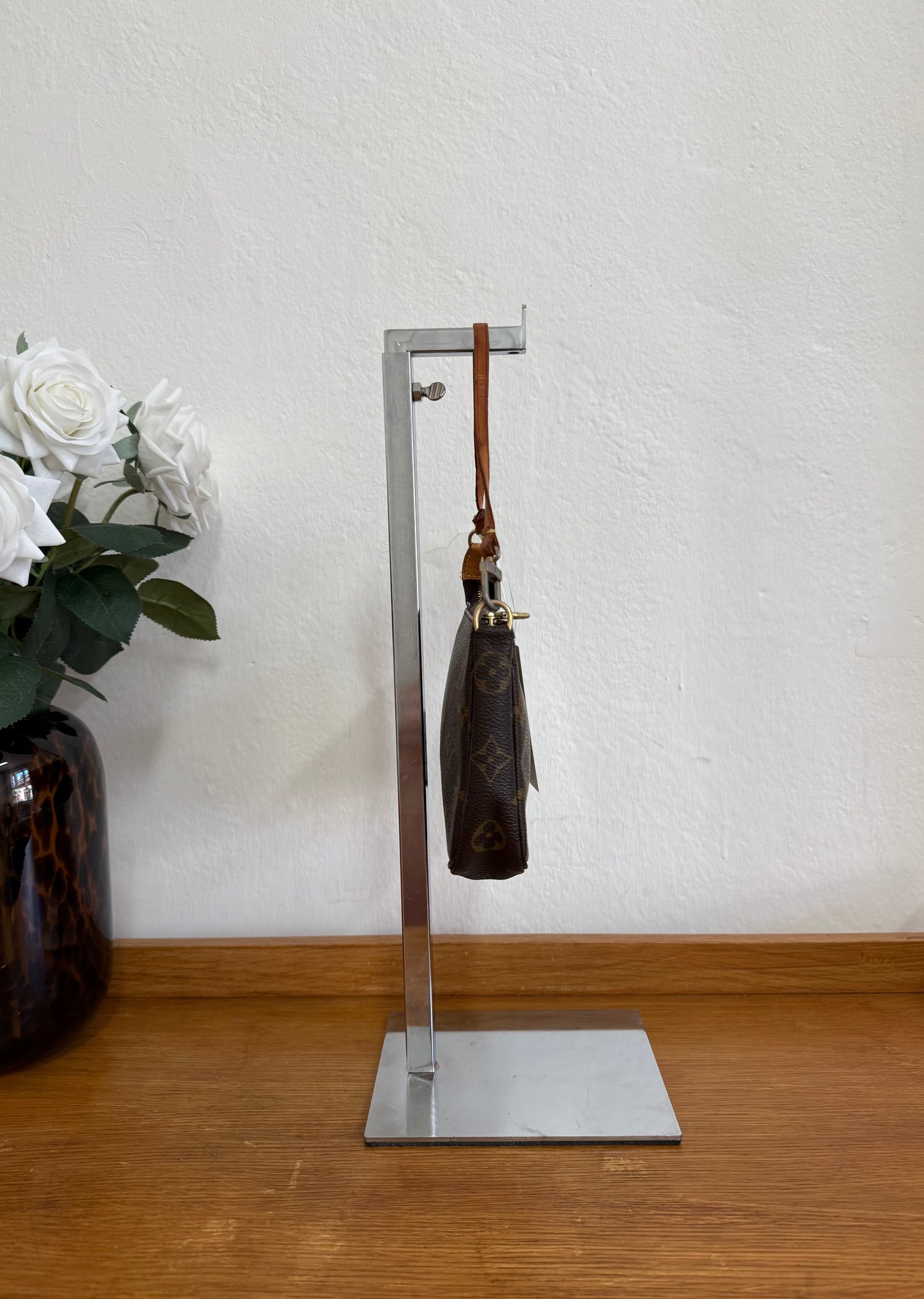 LV POCHETTE