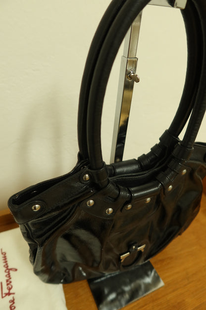 FERRAGAMO NAPLAK SHOULDER BAG