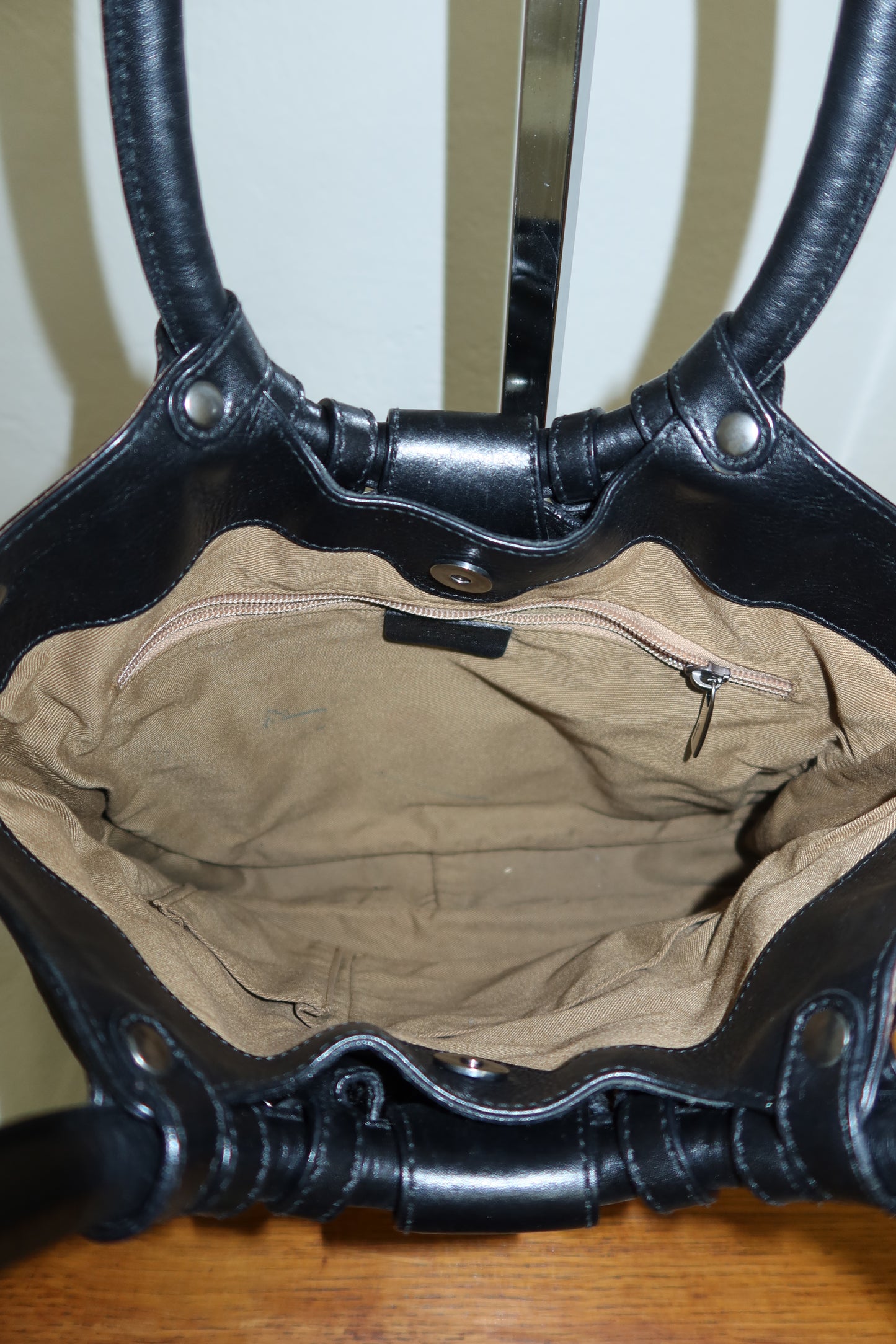 FERRAGAMO NAPLAK SHOULDER BAG