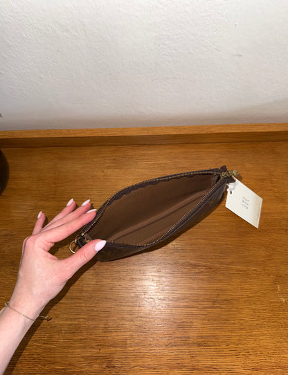 LV POCHETTE
