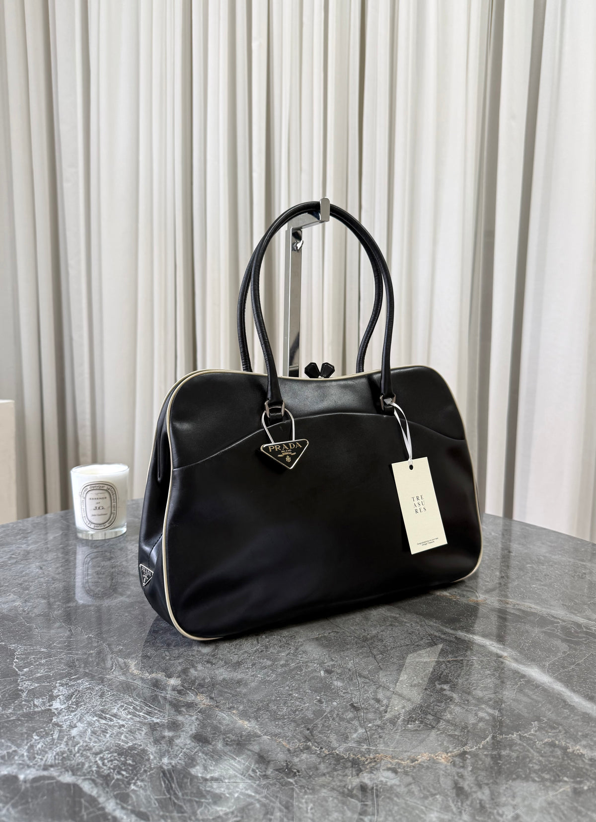 Prada Triangle bowling bag z černé kůže spazzolato, foto 2