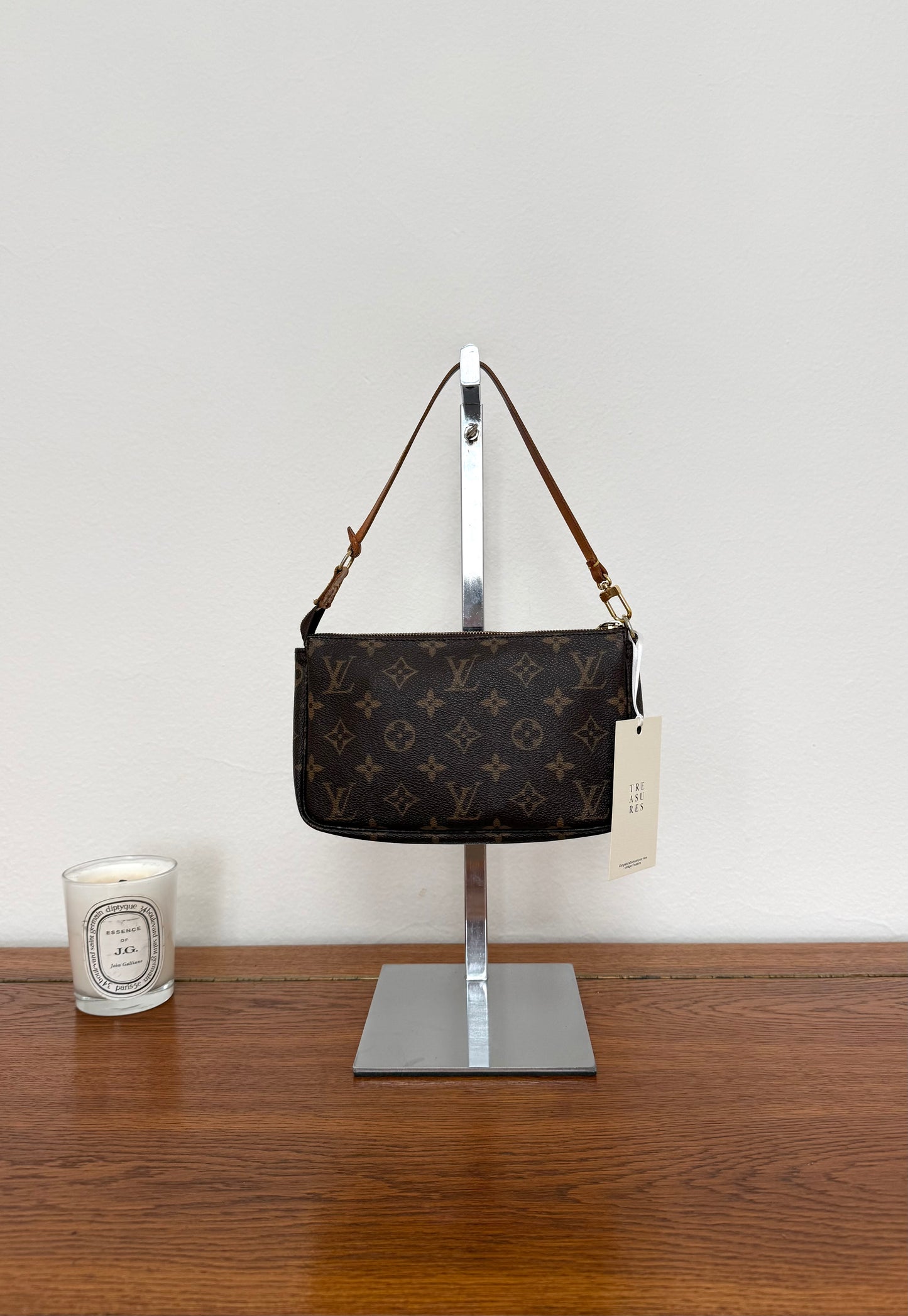 LV POCHETTE 302