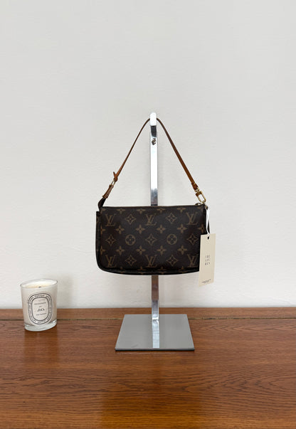 LV POCHETTE 302