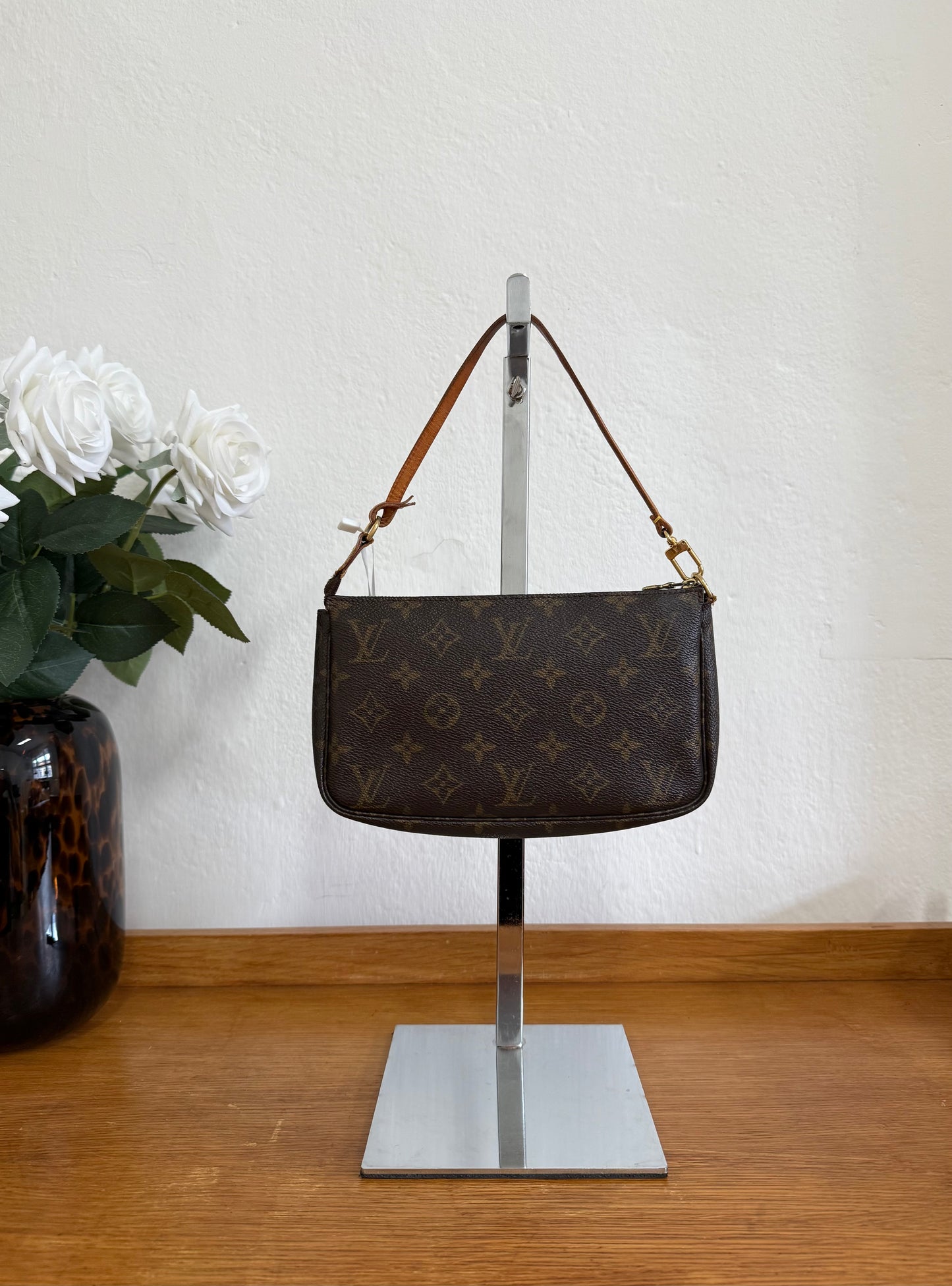 LV POCHETTE