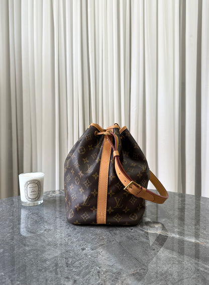 LV PETIT NOÉ MONOGRAM BUCKET BAG