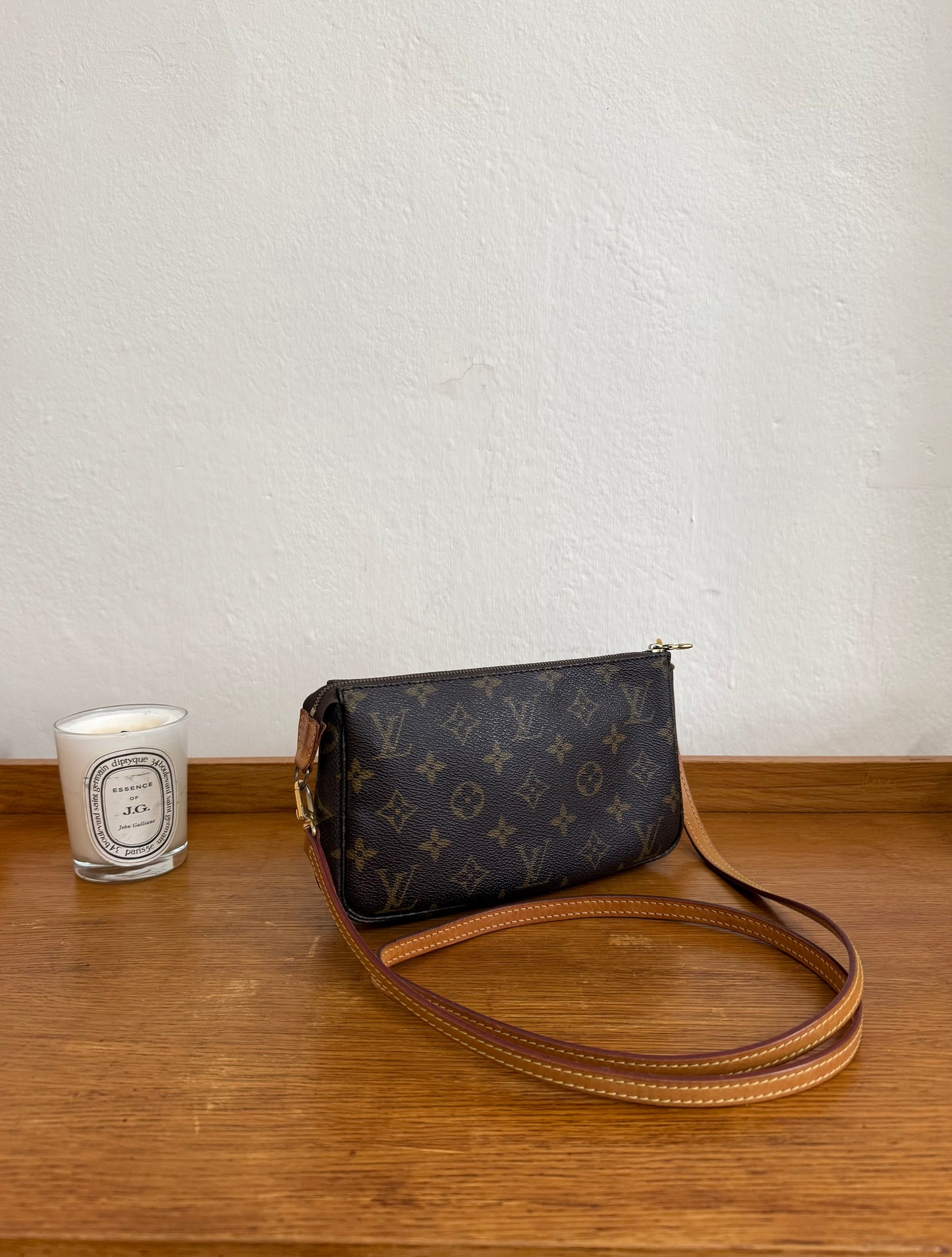 LV POCHETTE