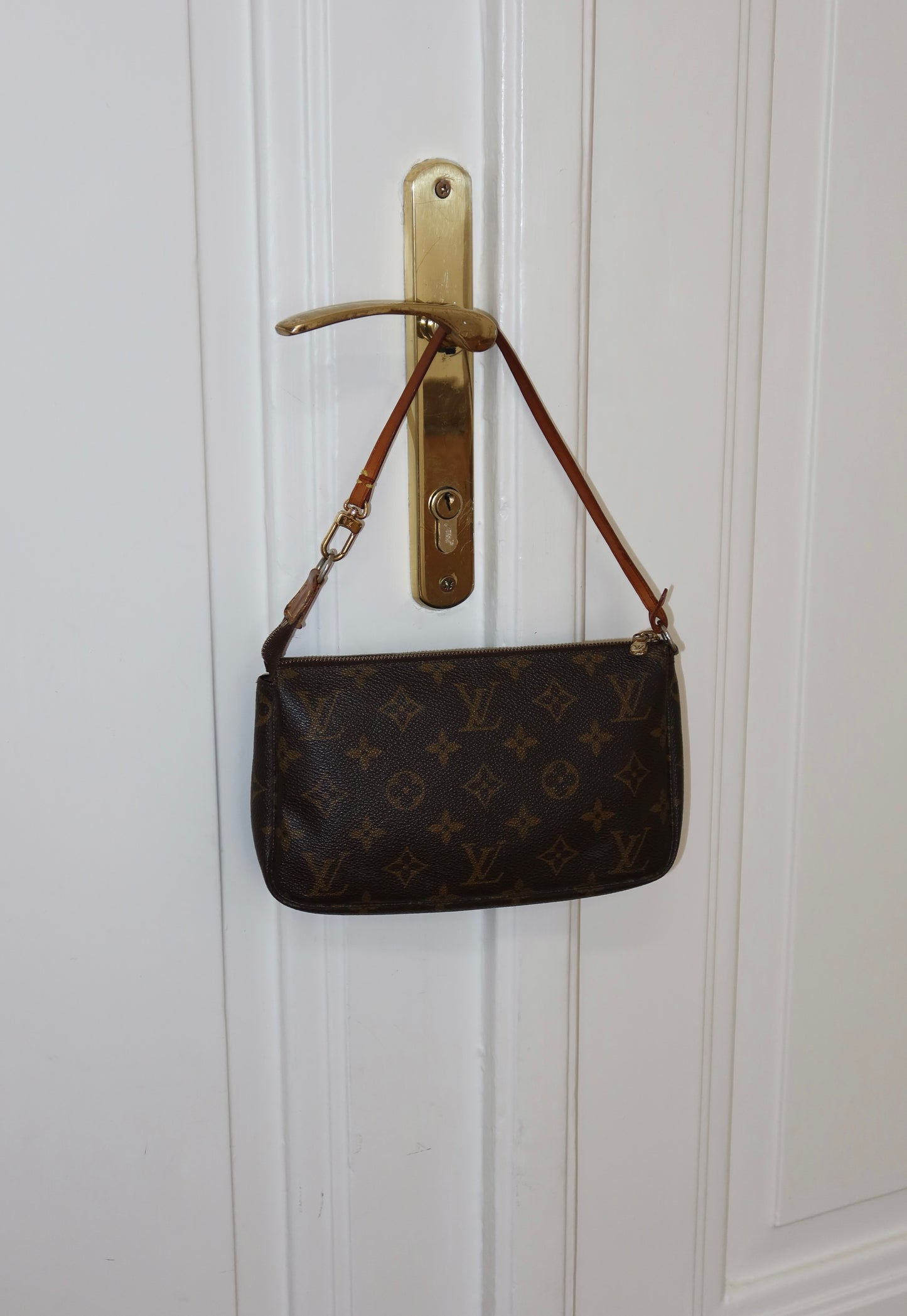 LV POCHETTE 303