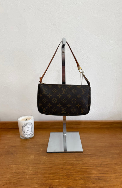 LV POCHETTE 303