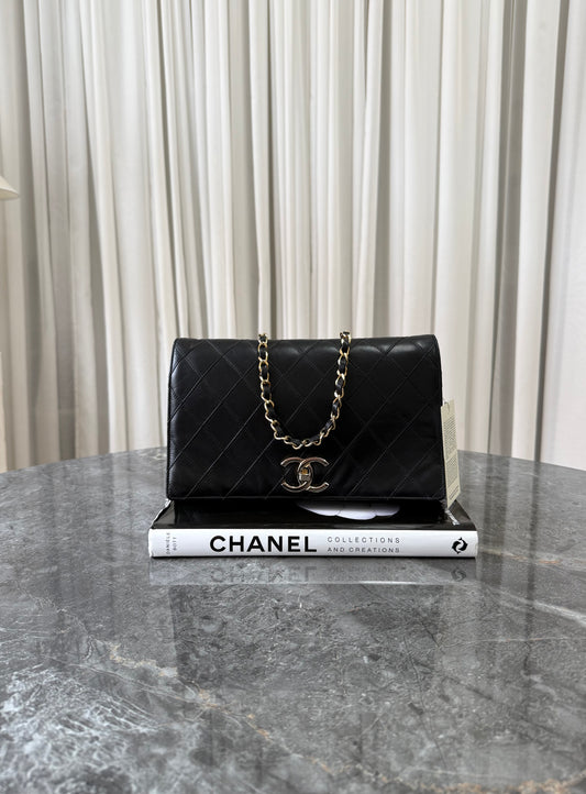 Chanel Single Flap Twist Lock Lambskin Black 24K Gold HW