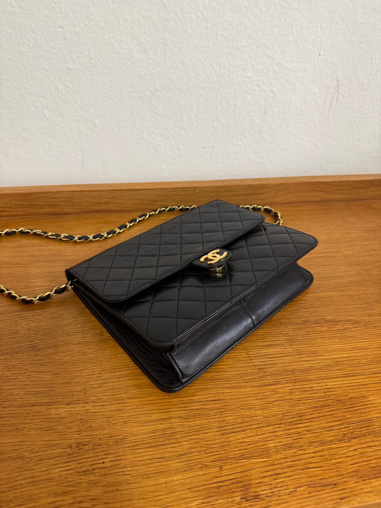 CHANEL LAMBSKIN SINGLE FLAP BAG & BOX & ENTRUPY