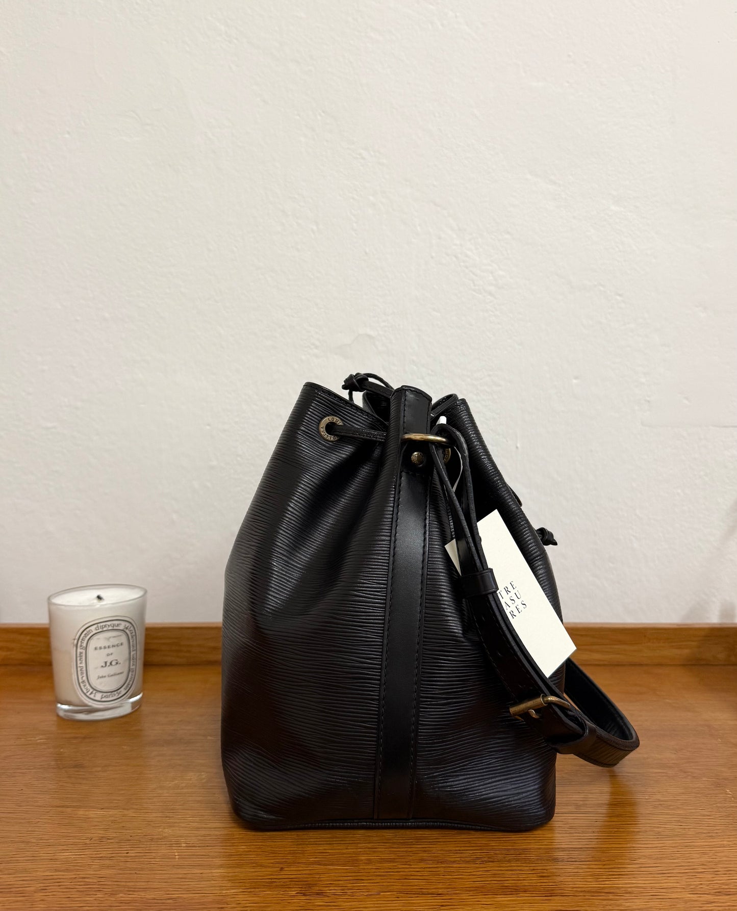 LV EPI PETIT NOÉ BLACK BUCKET BAG