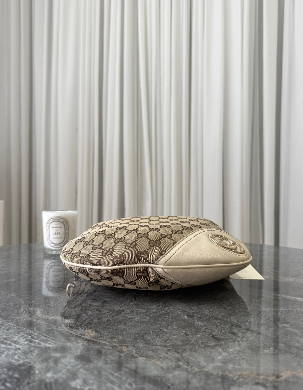 Gucci Sukey crossbody z GG canvasu se zlatým hardwarem, foto 6